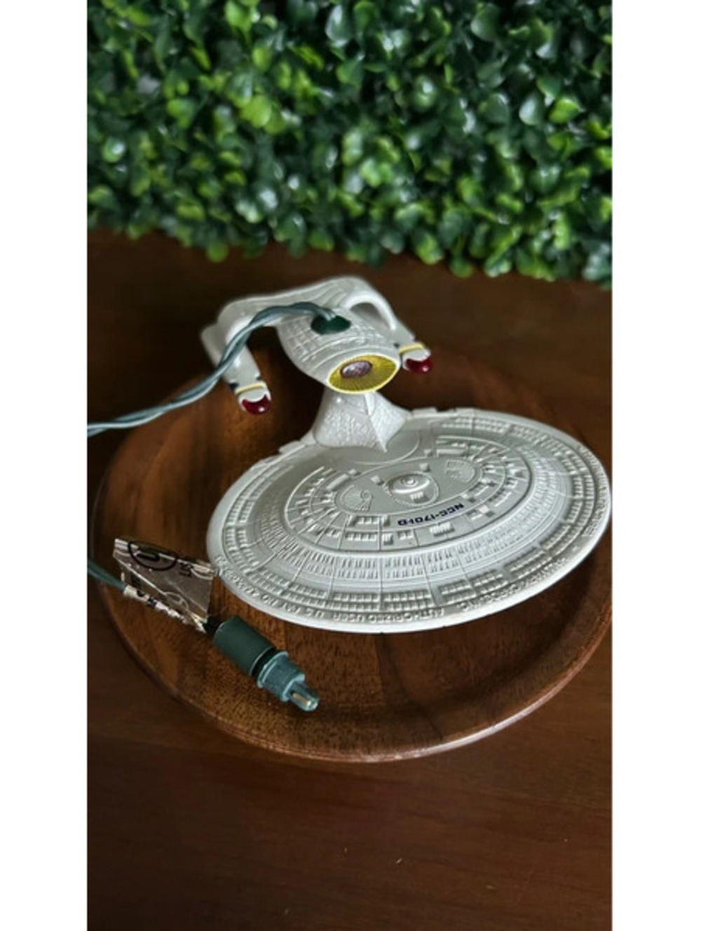 Vintage 1993 Hallmark Star Trek USS Enterprise Keepsake Ornament Lighted TNG